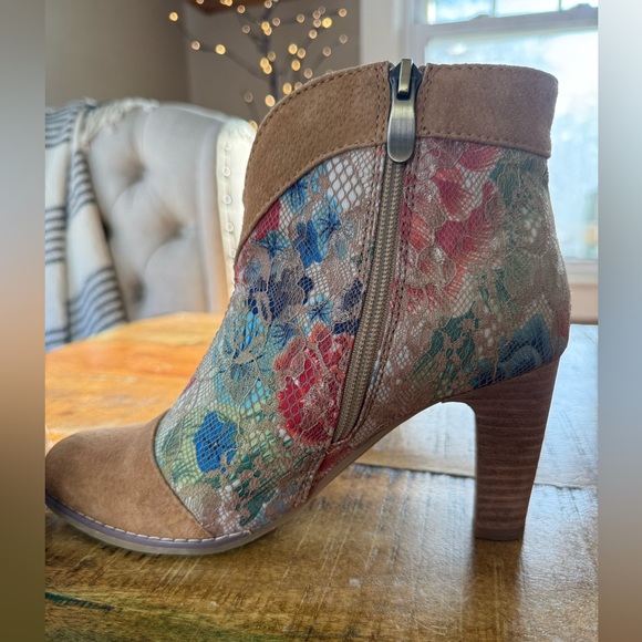 L’Artiste Spring Step Lace & Suede heeled Boots Size 36 US 6 side zip closure EC - Picture 3 of 9